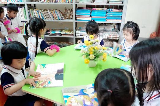 Hoạt động trải nghiệm ngoại khóa trong chương trình chăm sóc, giáo dục trẻ của trường mầm non Thụy Vân